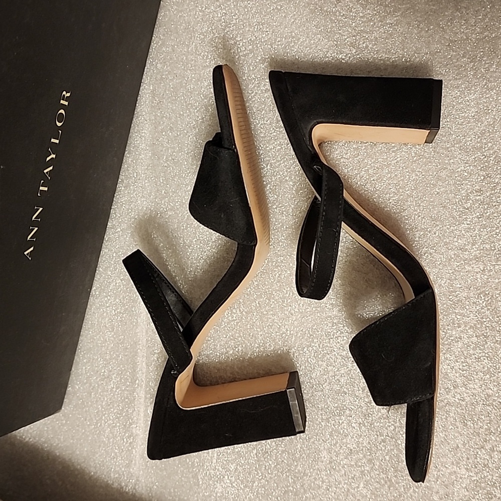 Gorgeous Ann Taylor Black Suede Women's Block Heeled Sandals Sz 7.5